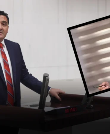 chp-sivas-milletvekilinden-teror-suclamasiyla-gozaltina-alinan-ozer-e-destek-yanindayiz-401710.webp.webp
