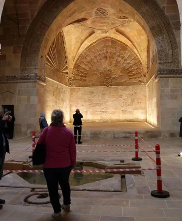 gormeden-olmeyin-anadolu-nun-el-hamrasi-ni-restorasyondan-sonra-40-bin-kisi-ziyaret-etti-79130.webp.webp