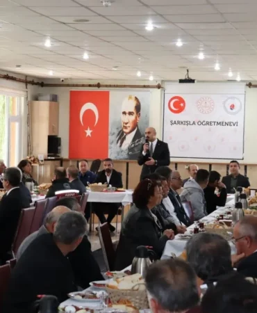 kaymakam-ozturk-muhtarlarla-bir-araya-geldi-681853.webp.webp