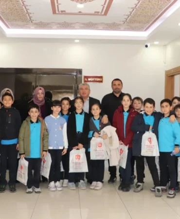 ortaokul-ogrencileri-sivas-muftusunu-ziyaret-etti-421635.webp.webp