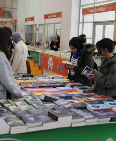 sivas-kapilarinin-kitapseverlere-acti-843111.webp.webp