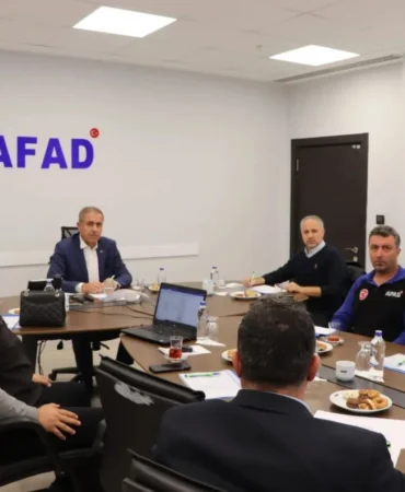 sivas-ta-afetlerin-olasi-etkilerini-onlemek-icin-toplandilar-608426.webp.webp