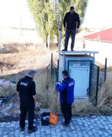sivas-ta-deprem-istasyonlari-tek-tek-elden-geciriliyor-284663.webp.webp