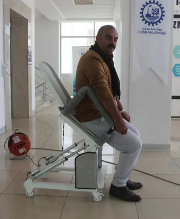 sivasli-girisimci-yurt-disinda-70-bin-tl-ye-satilan-engelli-klozetini-20-bin-tl-ye-mal-etti-910992.webp.webp