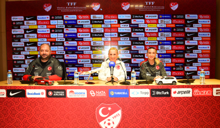 Cumhuriyet Bayramı’nda Kadın Futbol Takımı Coşkusu