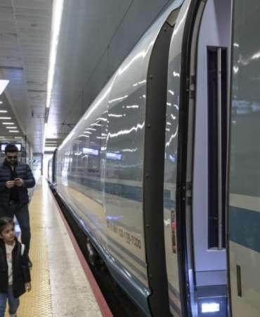 ankara-yht-gari-40-milyon-yolcuya-hizmet-verdi.jpg