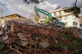 balikesirde-deprem-enkazi-kaldirma-calismalari-basladi.jpg