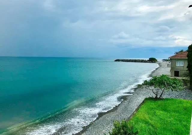 olumsuz-hava-kosullari-nedeniyle-bircok-ilde-denize-giris-yasaklandi-106a63d36c28371.webp.webp