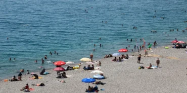 40-derece-antalyayi-bosaltti-sahiller-dolup-tasti-106a88caf2d98e6.webp.webp