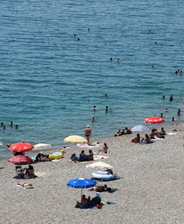 40-derece-antalyayi-bosaltti-sahiller-dolup-tasti-106a88caf2d98e6.webp.webp