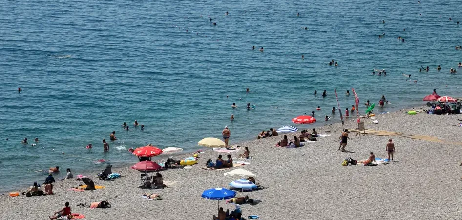 40-derece-antalyayi-bosaltti-sahiller-dolup-tasti-106a88caf2d98e6.webp.webp