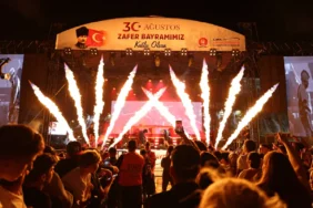 keciorende-30-agustos-coskusu-meydanlara-sigmadi-106a93fbbbd9e93.webp.webp