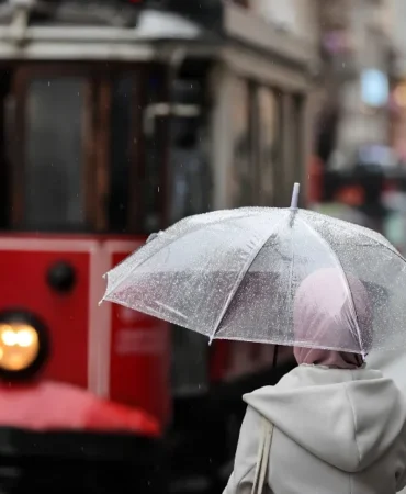 meteorolojiden-hava-degisimi-uyarisi-sicakliklar-dusecek-saganak-geliyor-106a8d3c5b40821.webp.webp