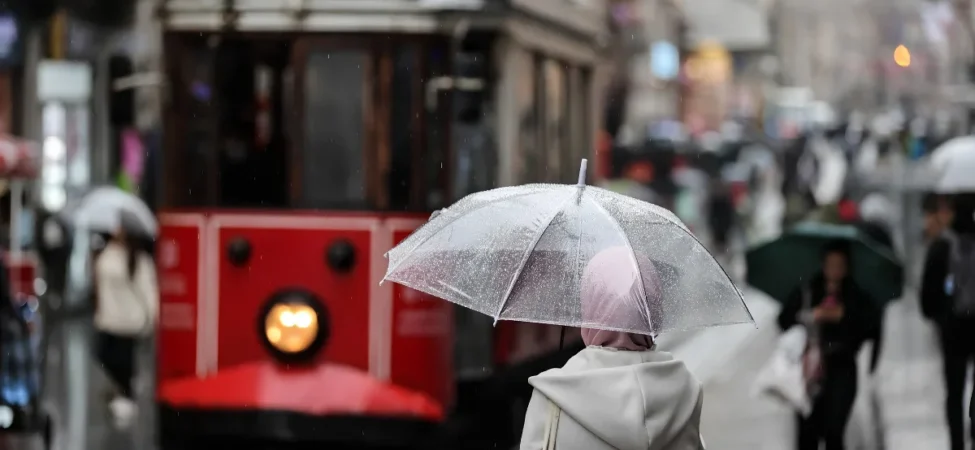 meteorolojiden-hava-degisimi-uyarisi-sicakliklar-dusecek-saganak-geliyor-106a8d3c5b40821.webp.webp