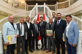 akk-baskani-halil-ibrahim-yilmaz-ankara-kitap-ve-kirtasiyeciler-esnaf-odasi-baskani-muslum-kucukarzu-106ab24b4625bfa.webp.webp