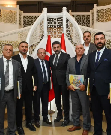 akk-baskani-halil-ibrahim-yilmaz-ankara-kitap-ve-kirtasiyeciler-esnaf-odasi-baskani-muslum-kucukarzu-106ab24b4625bfa.webp.webp