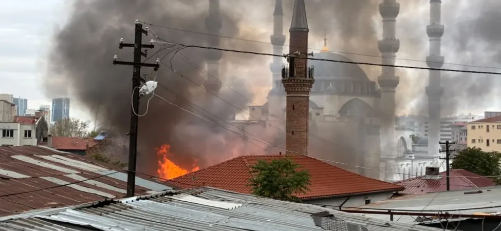 ankara-ulusta-nene-hatun-camii-yaninda-yangin-106abbc9a8379e0.webp.webp