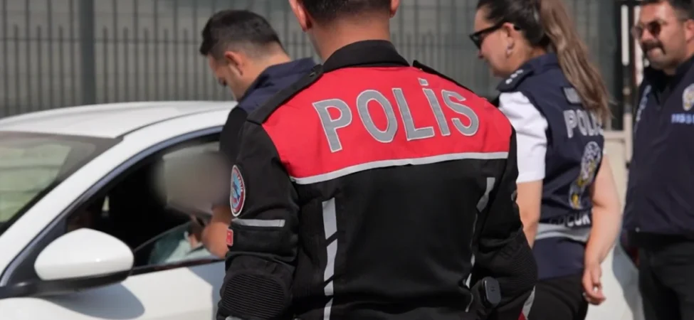 ankarada-okul-cevrelerinde-genis-kapsamli-denetim-48-aranan-sahis-yakalandi-106abb97b1196c5.webp.webp