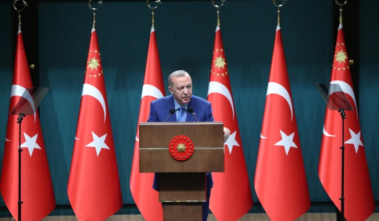 cumhurbaskani-erdogan-milletin-hakkina-el-uzatan-karsisinda-bizi-bulur-106abac4c2c480f.webp.webp