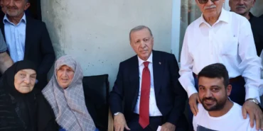 cumhurbaskani-erdogan-rizede-komsulariyla-bir-araya-geldi-106aa69adf952b3.webp.webp