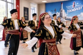 ozel-bireylerin-halk-oyunlari-gosterisi-teknofestte-106ab7b2d02f748.webp.webp