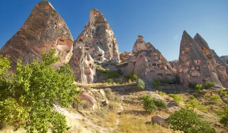 Kapadokya: Doğanın ve Tarihin Kucaklaştığı Yer