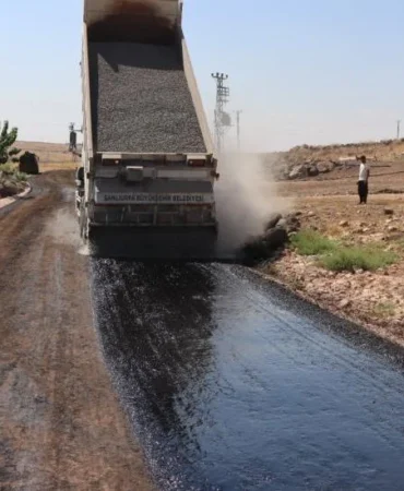 sanliurfa-siverekte-kirsal-yollarda-sathi-kaplama-seferberligi-106aabdb0aebaf1.webp.webp
