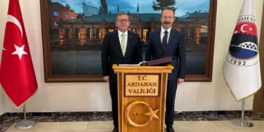 vali-ziya-polattan-ardahan-valisi-omer-hilmi-yamliya-hayirli-olsun-ziyareti-106a997cd726ab0.webp.webp