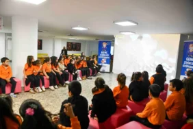 100-yil-genclik-kutuphanesi-minik-okurlari-agirliyor-106adb0acae9f37.webp.webp