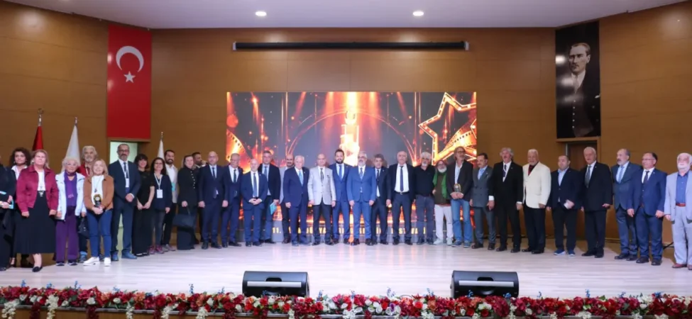 11-turk-dunyasi-belgesel-film-festivali-gala-ve-odul-toreniyle-sona-erdi-106aca4dc77e9c7.webp.webp