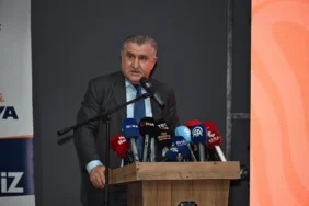 12-malatya-kitap-fuari-bakan-bakin-katilimiyla-acildi-106adb6b0f62dac.webp.webp