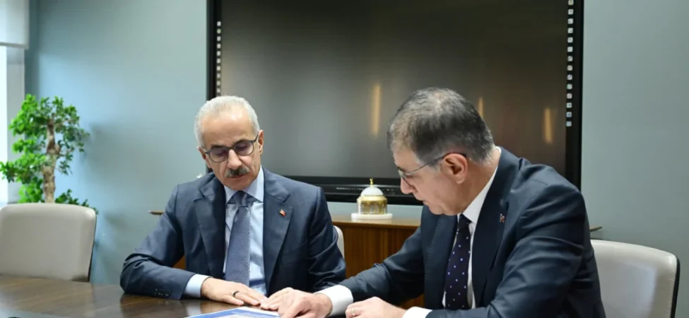 bakan-uraloglu-izmirin-2-cevre-yolu-projesini-bitirdik-106ae0c92ce1823.webp.webp