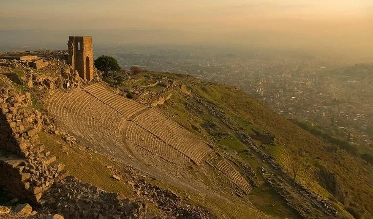bergamanin-binlerce-yillik-tarihi-unesco-mirasiyla-korunuyor-106ac1f793ea2de.webp.webp