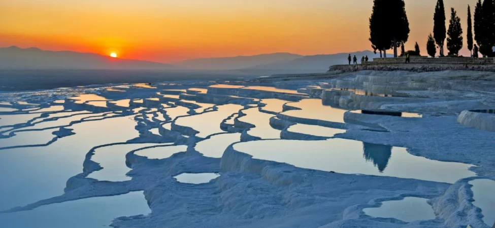 beyaz-travertenlerden-antik-kente-pamukkale-106abf59aa4d9f7.webp.webp