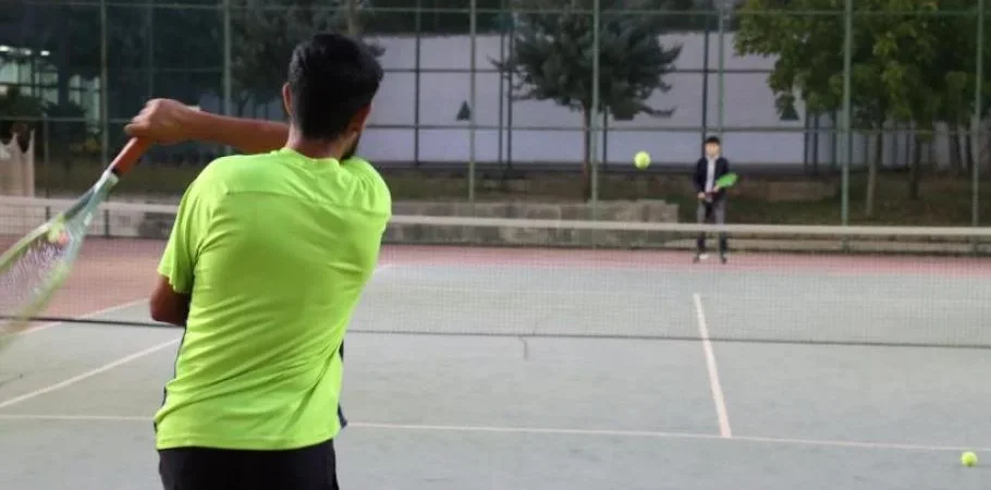 cumhuriyet-bayrami-tenis-turnuvasi-basladi-106adb74e828760.webp.webp