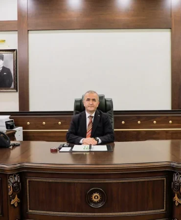 elazig-valisi-hatipoglu-bizler-bu-mevkilere-kus-tuyu-doseklerde-oturarak-gelmedik-106ae0857d90c3d.webp.webp