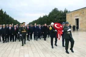 erdogandan-anitkabirde-turkiye-yuzyili-mesaji-106ae30c32a9cb8.webp.webp
