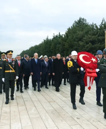 erdogandan-anitkabirde-turkiye-yuzyili-mesaji-106ae30c32a9cb8.webp.webp