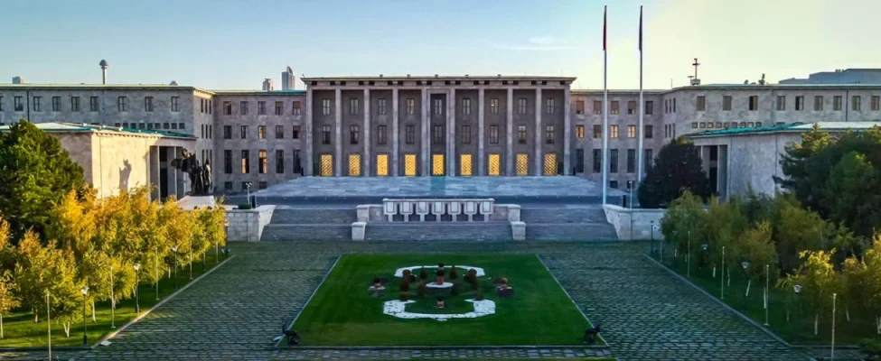 mecliste-yeni-yasama-yili-basliyor-gundem-yogun-106abdf774a528d.webp.webp