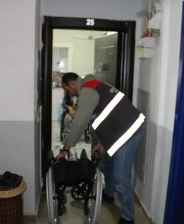 ordu-buyuksehirden-tekerlekli-ve-akulu-sandalye-destegi-106ac394eb5849e.webp.webp