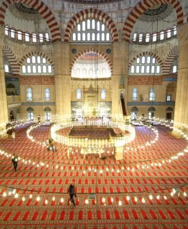 selimiye-camii-ve-kulliyesi-tarihin-izlerini-yasatiyor-106ac89535bb2cd.webp.webp