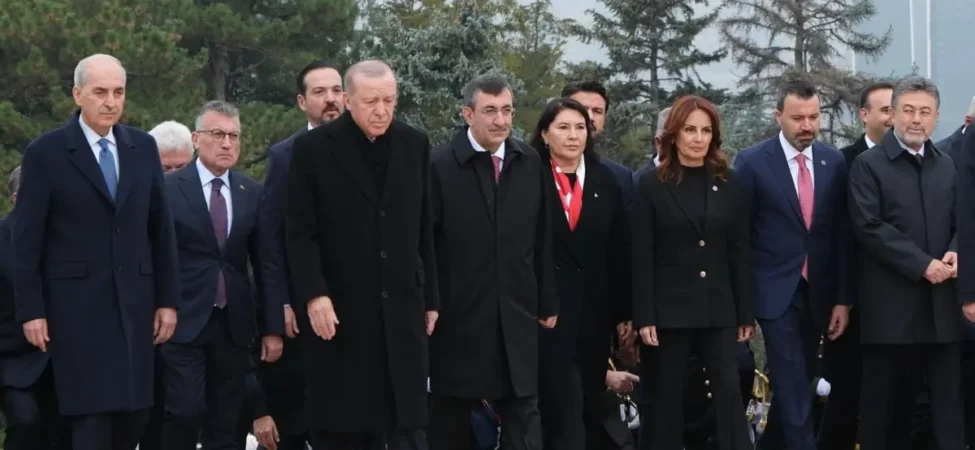 sunay-karamik-cumhurbaskani-erdogan-ile-birlikte-anitkabiri-ziyaret-etti-106ae378aa52a06.webp.webp
