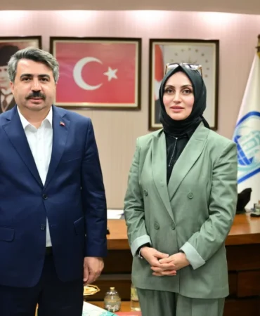 timbir-yurtdisi-kulturel-diplomasi-koordinatoru-ipek-yigitten-yildirim-belediye-baskani-oktay-yilmaz-106ace3754f35ef.webp.webp