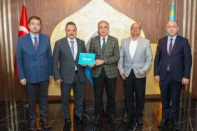timbirden-hoca-ahmet-yesevi-universitesi-mutevelli-heyet-baskani-prof-dr-karamana-ziyaret-106ad1e69ce7d3c.webp.webp