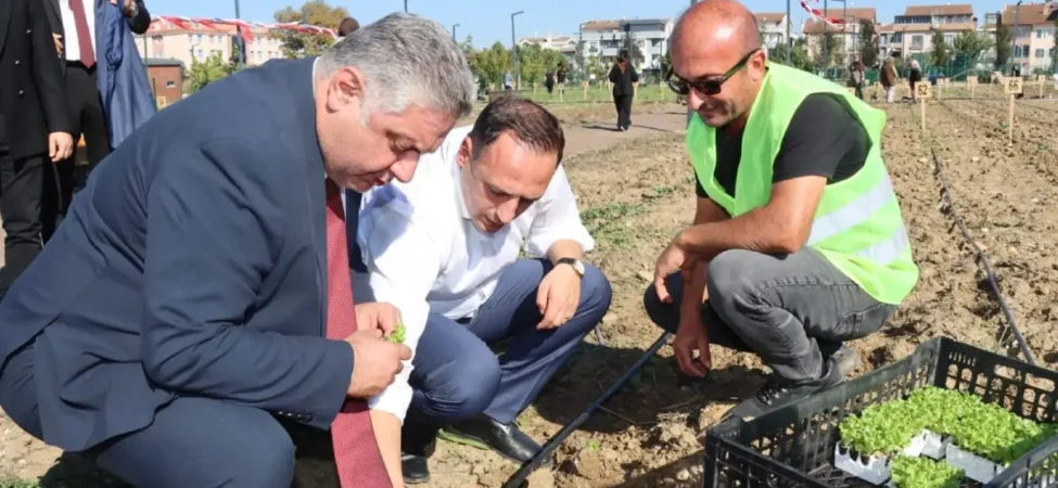 yalovanin-ilk-kent-bostanina-bornova-destegi-106acf35e10e06a.webp.webp
